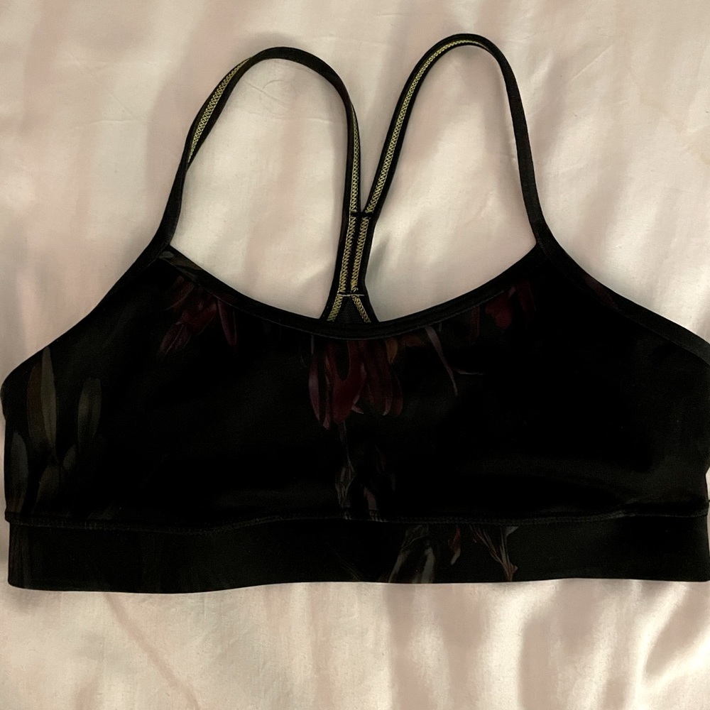 Lululemon sports bra size 6